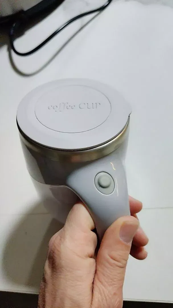 Cliente com MixTherm Branca Segurando na Mão